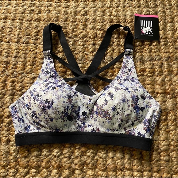Victoria's Secret Other - Victoria’s Secret Lightweight Sports Bra NWT